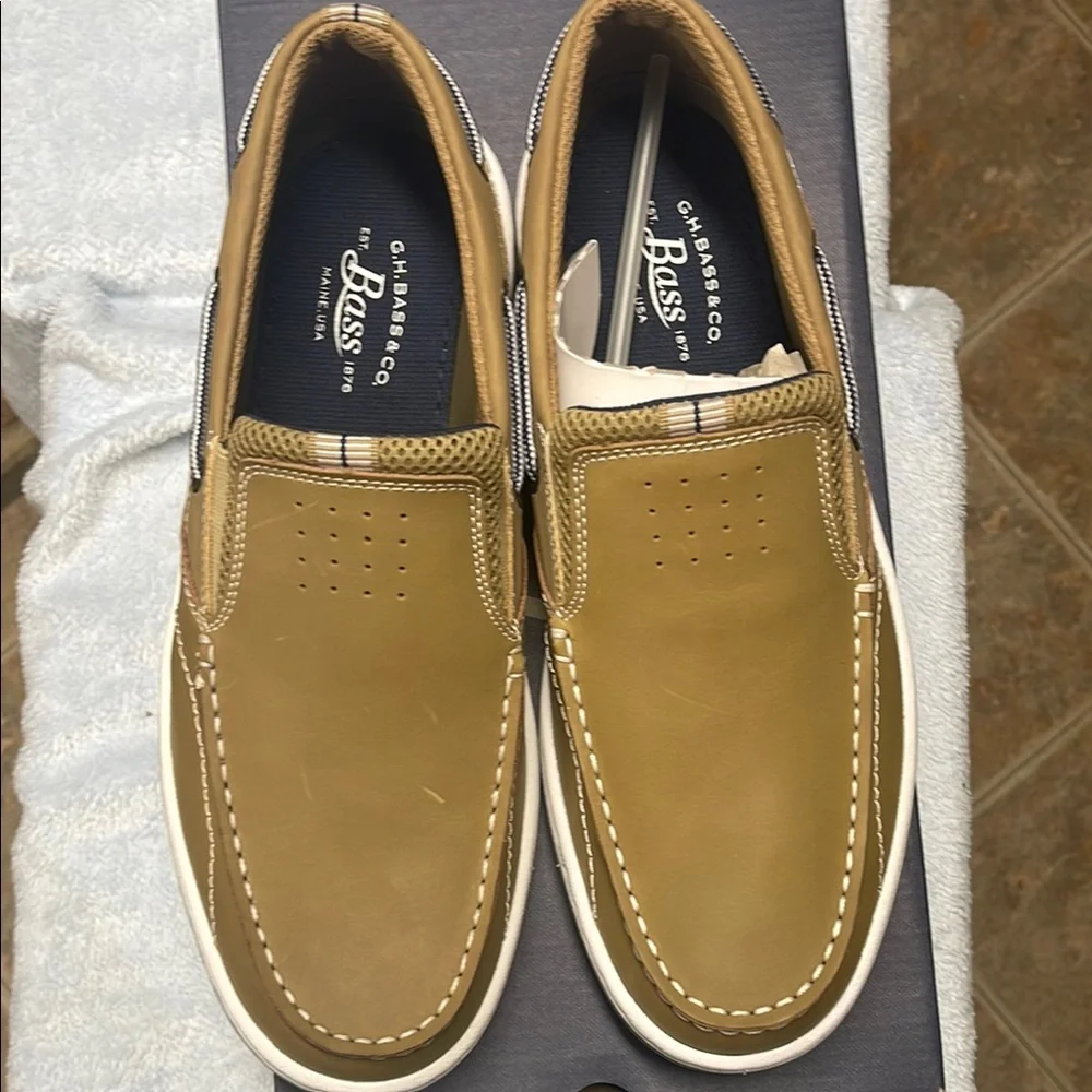 G.H. Bass & Co. Brown and White Boat Shoes with Moccasin Toe - Picture 5 of 10